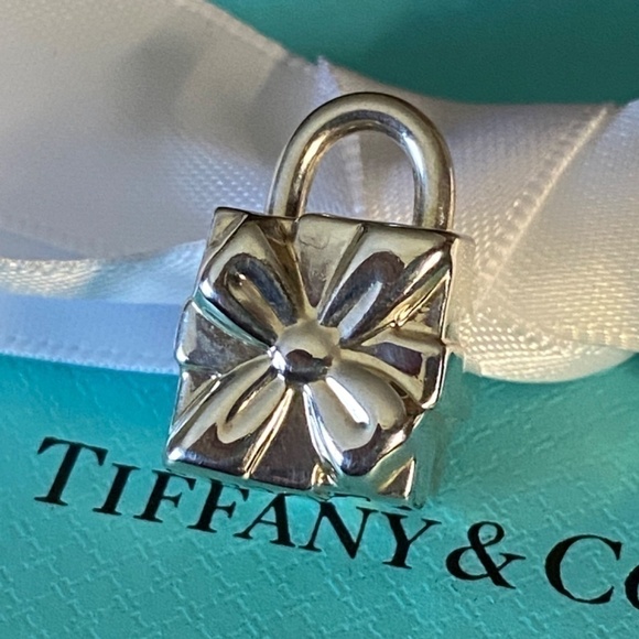 Tiffany & Co Gift Box Lock charm excellent 925 silver box bracelet necklace - Picture 10 of 10